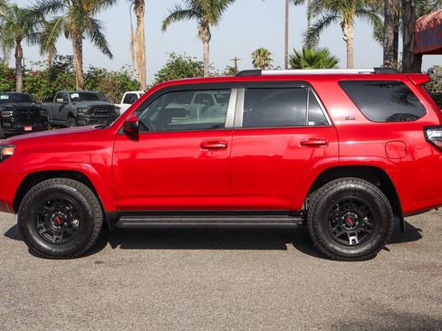 Used 2019 Toyota 4Runner SR5 AWD/4WD image 5
