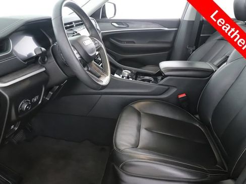 Used 2023 Jeep Grand Cherokee Limited AWD/4WD image 16