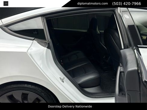 Used 2021 Tesla Model 3 Performance image 21