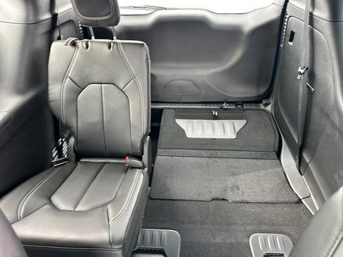 New 2026 Chrysler Pacifica Select image 15