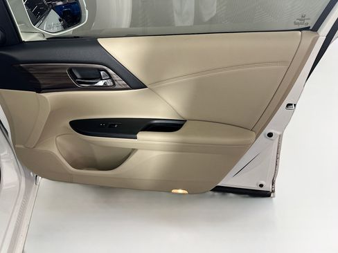 Used 2017 Honda Accord EX-L image 30