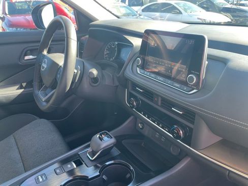 Used 2025 Nissan Rogue SV image 31