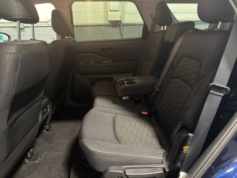 Used 2025 Nissan Pathfinder SV FWD image 30