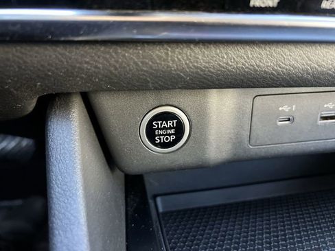 Used 2022 Nissan Rogue SV image 18