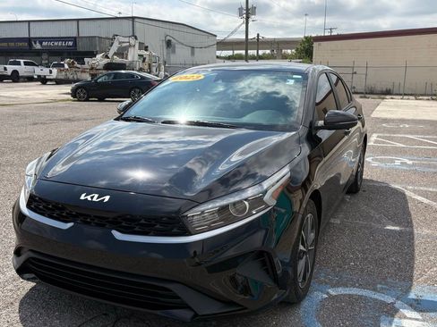 Used 2023 Kia Forte LXS w/ LXS Technology Package image 7