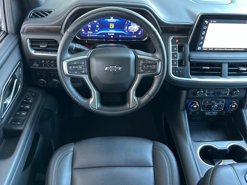 Used 2023 Chevrolet Suburban Z71 w/ Luxury Package AWD/4WD image 14