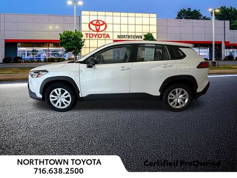 Used 2023 Toyota Corolla Cross L image 2