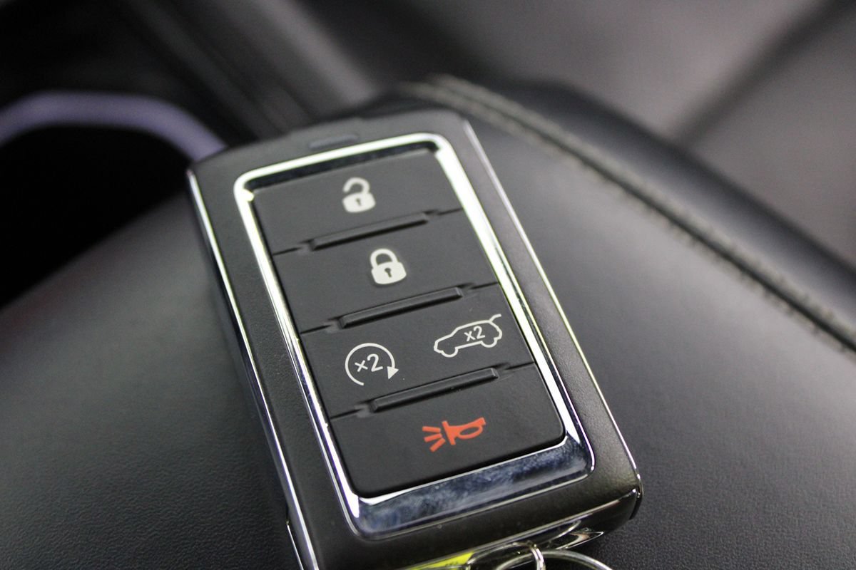 Used 2023 Jeep Grand Cherokee Overland w/ Advanced Protech Group III AWD/4WD image 23