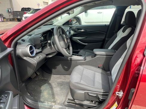 Used 2024 Chevrolet Trax LS w/ LS Convenience Package image 10