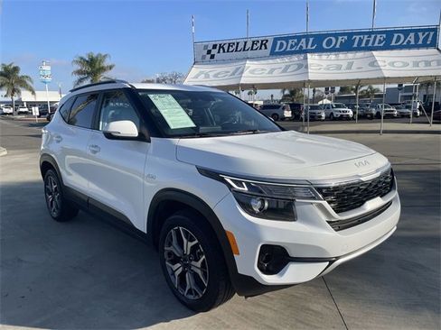 Used 2022 Kia Seltos EX image 2