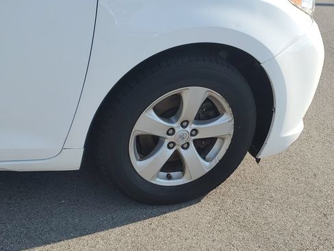 Used 2011 Toyota Sienna LE w/ Towing Pkg FWD image 6