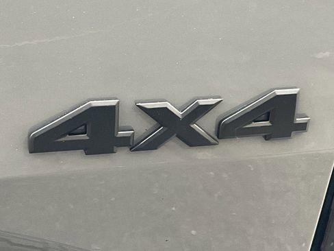 Used 2026 Nissan Frontier SV w/ SV Convenience Package image 9