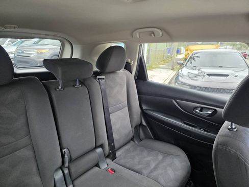 Used 2016 Nissan Rogue SV AWD/4WD image 16