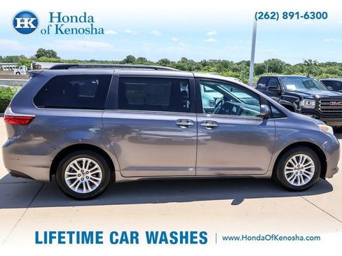 Used 2015 Toyota Sienna XLE FWD image 6
