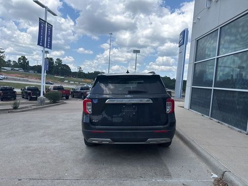 Used 2024 Ford Explorer XLT w/ Equipment Group 202A RWD image 6
