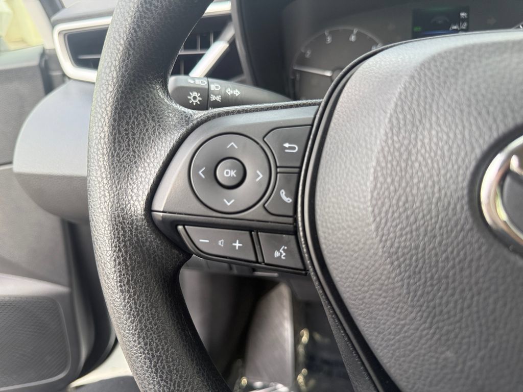 Used 2025 Toyota Corolla LE FWD image 20