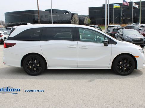 Used 2023 Honda Odyssey Sport image 3