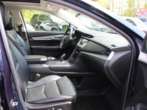 Used 2017 Cadillac XT5 Luxury w/ Driver Awareness Package AWD/4WD image 30