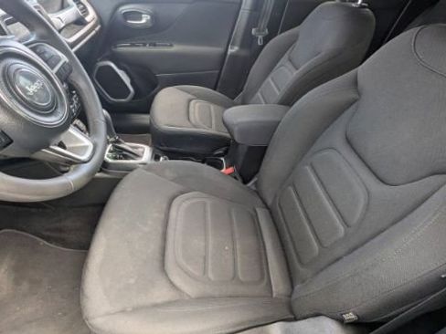 Used 2018 Jeep Renegade Latitude image 16