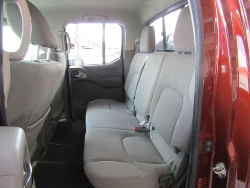 Used 2016 Nissan Frontier SV w/ SV Value Truck Package RWD image 9
