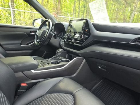 Used 2021 Toyota Highlander XSE image 23
