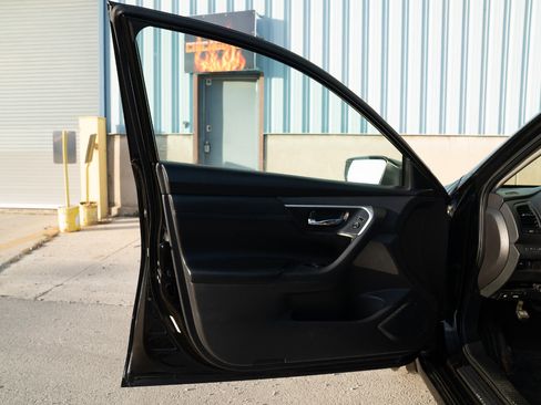 Used 2016 Nissan Altima 2.5 SR image 17