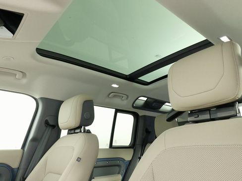 Used 2024 Land Rover Defender 110 S image 47