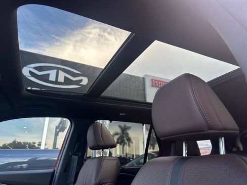 Used 2025 Honda Pilot Elite image 13