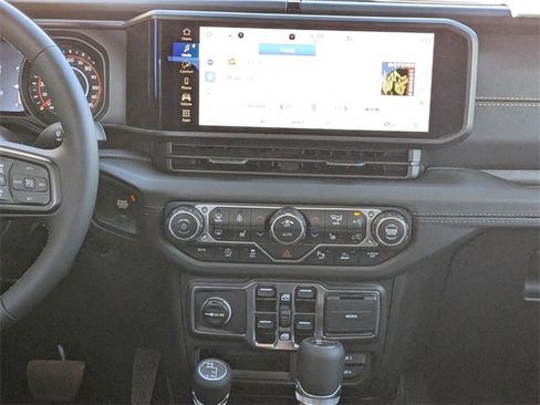 New 2025 Jeep Gladiator Sport image 18