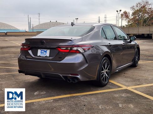 Used 2023 Toyota Camry SE image 6