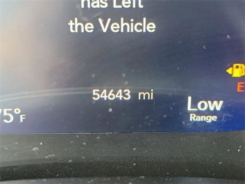 Used 2024 Chrysler Pacifica Touring-L image 21