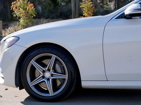 Used 2017 Mercedes-Benz E 300 4MATIC image 23