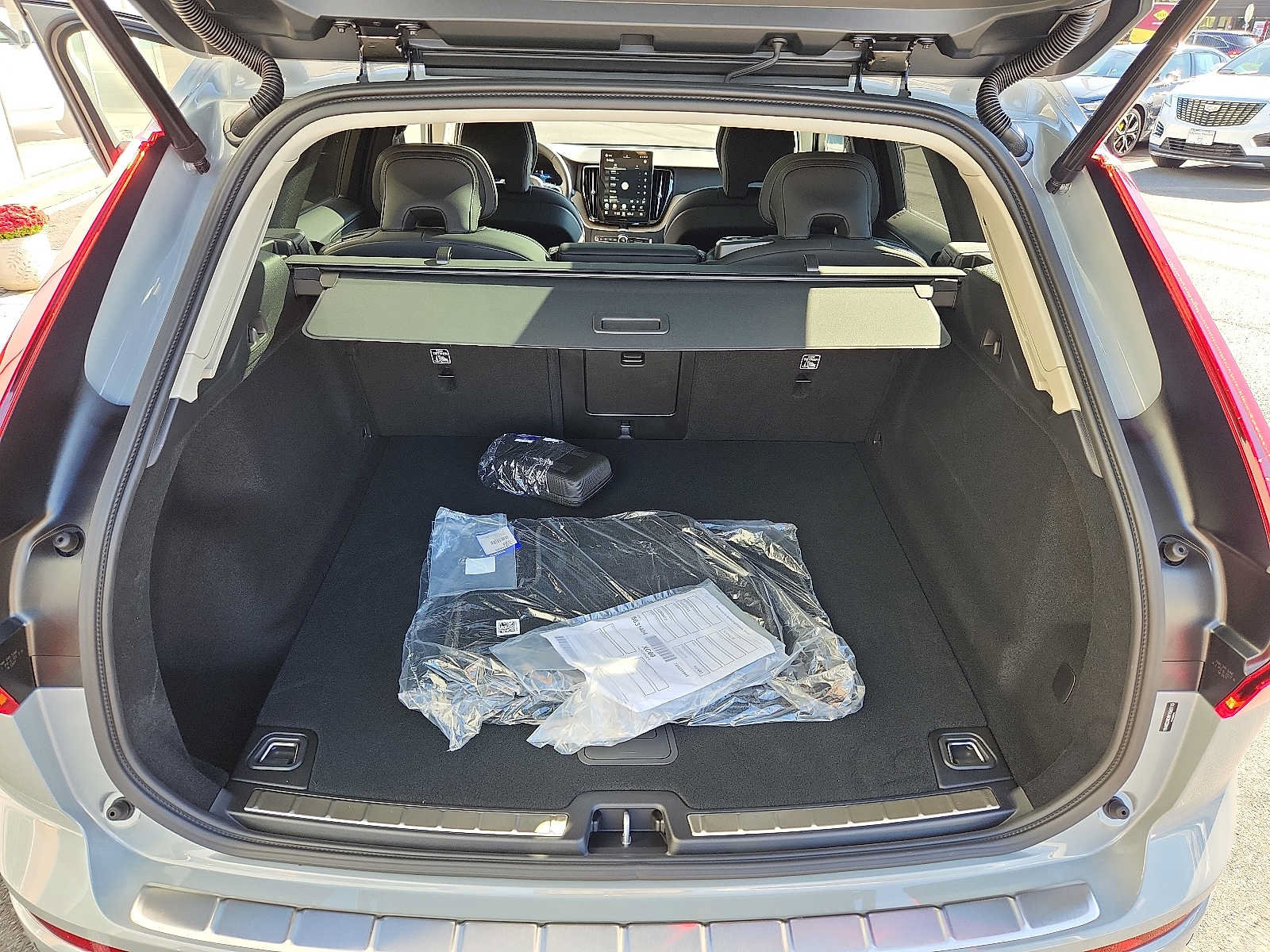 Used 2027 Volvo XC60 B5 Plus AWD/4WD image 27