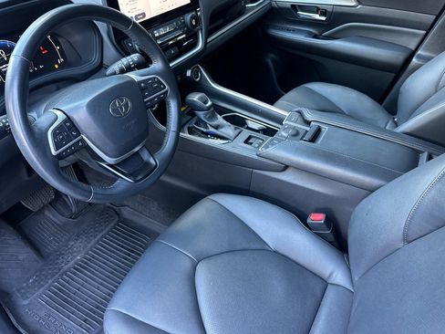 Used 2024 Toyota Grand Highlander FWD image 11