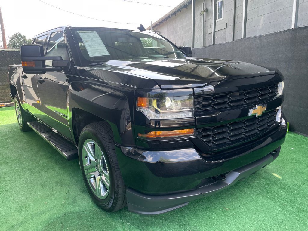Used 2018 Chevrolet Silverado 1500 Custom w/ Custom Value Package AWD/4WD image 1