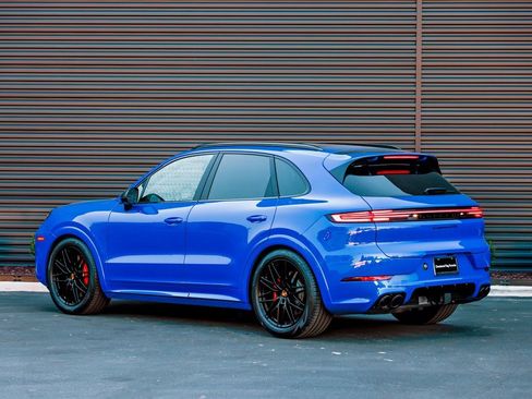 New 2025 Porsche Cayenne GTS image 3