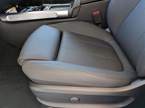 New 2026 Mercedes-Benz GLB 250 image 4