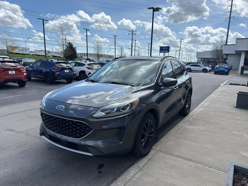 Used 2020 Ford Escape SE image 7