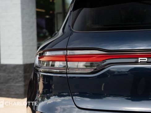 Used 2021 Porsche Macan Turbo AWD/4WD image 12