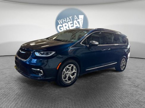 Used 2023 Chrysler Pacifica Limited AWD/4WD image 8