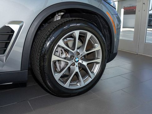 Used 2024 BMW X5 xDrive40i w/ Premium Package AWD/4WD image 4