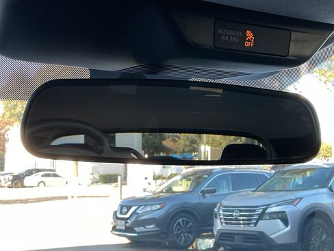 Used 2025 Nissan Kicks SV image 27