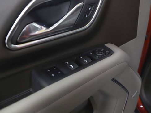 Used 2023 GMC Yukon SLT w/ SLT Premium Package image 24