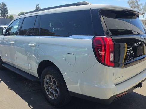 Used 2025 Ford Expedition Max Active RWD image 3
