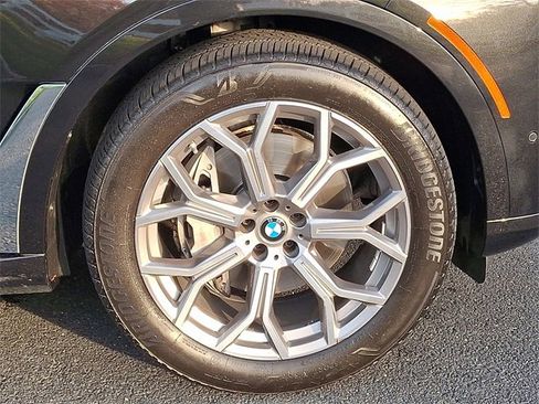 Used 2023 BMW X7 xDrive40i w/ Executive Package image 8