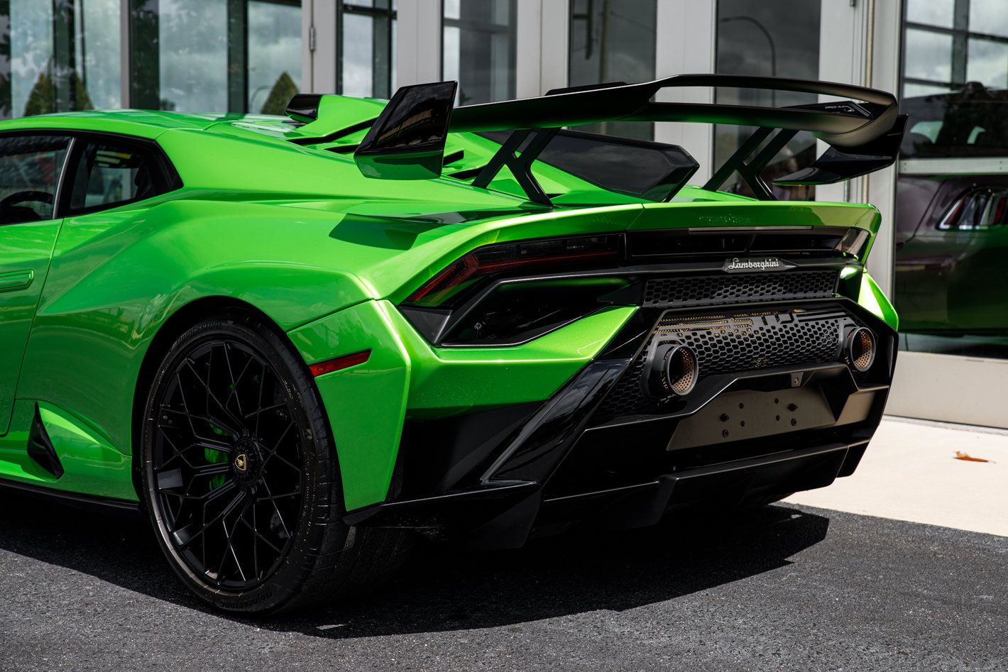 Used 2023 Lamborghini Huracan STO RWD image 18
