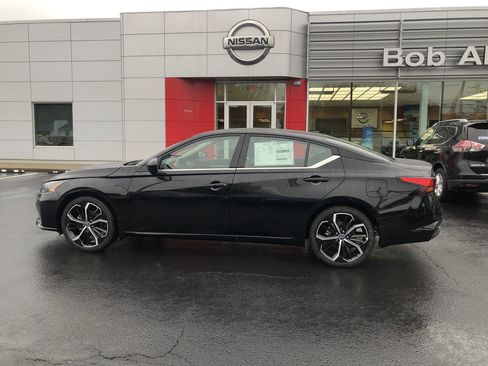 New 2025 Nissan Altima 2.5 SR w/ SR Premium Package image 11