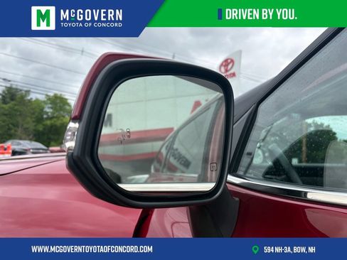 Used 2023 Toyota Highlander XLE AWD/4WD image 13