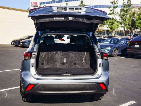 Certified 2023 Toyota Highlander XLE image 30