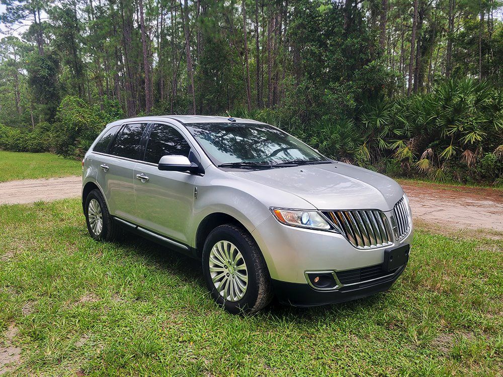 Used 2011 Lincoln MKX 2WD image 3